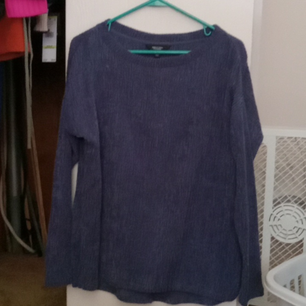 Light weight purple stretchy shirt